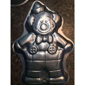 Wilton Clown Cake Pan Mold 1993 - #2105-6711 - Perfect for Birthday Celebrations
